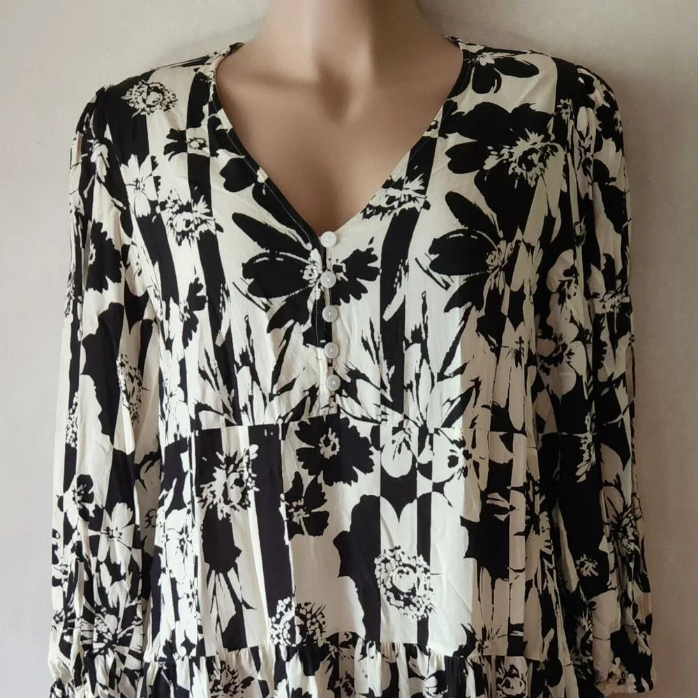 Rusttydustty Dress Size 2X Black & Off White Floral EUC - Picture 2 of 9